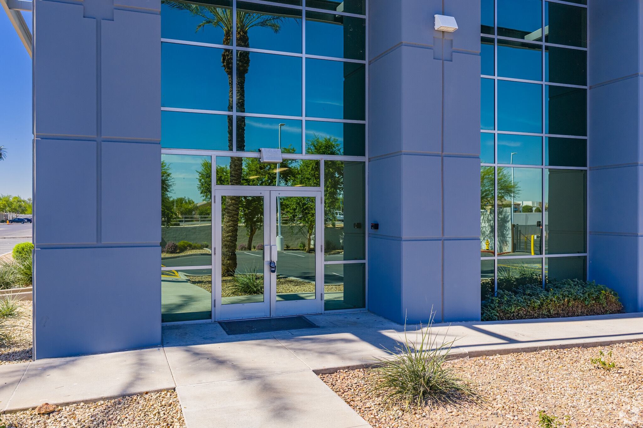 6825 W Buckeye Rd, Phoenix, AZ à louer Photo intérieure– Image 1 sur 19