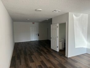 8229 Sr-52, Port Richey, FL à louer Photo intérieure– Image 2 sur 5