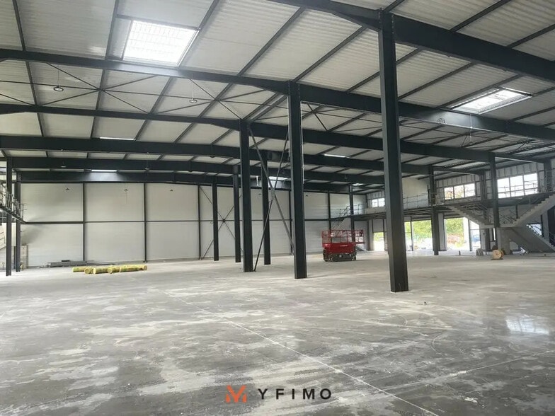 Local d'activités dans Orgeval à vendre - Photo de l’immeuble – Image 3 sur 5