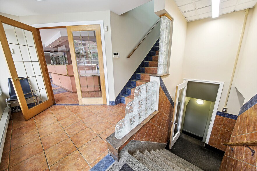170 Rue Jarry E, Montréal, QC à louer - Hall d’entrée – Image 3 sur 25