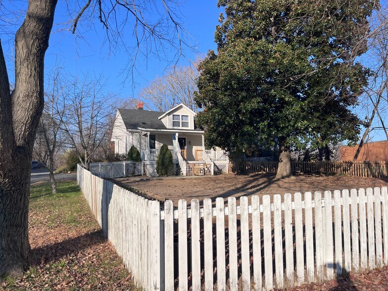 5674 Three Notch D Rd, Crozet, VA à louer - Photo de l’immeuble – Image 2 sur 8
