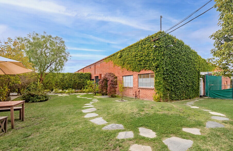 11240 Playa Ct, Culver City, CA à vendre - Photo de l’immeuble – Image 2 sur 22