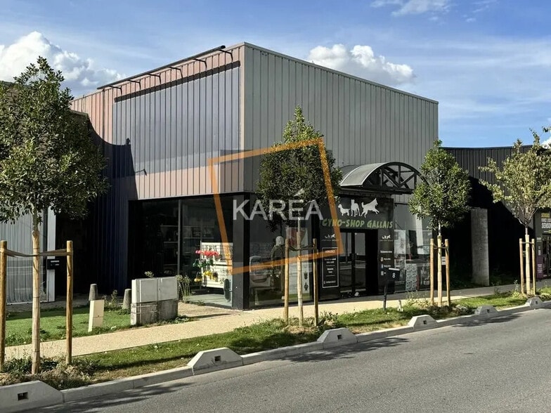 Local commercial dans Saint-Thibault-des-Vignes à louer - Photo de l’immeuble – Image 1 sur 5