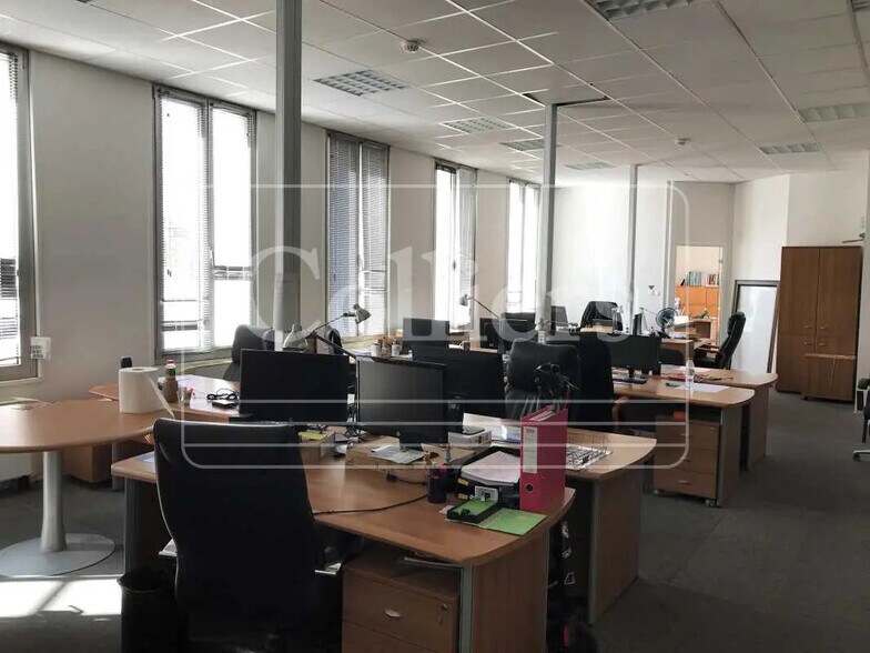 Bureau dans Marseille à louer - Photo de l’immeuble – Image 3 sur 15