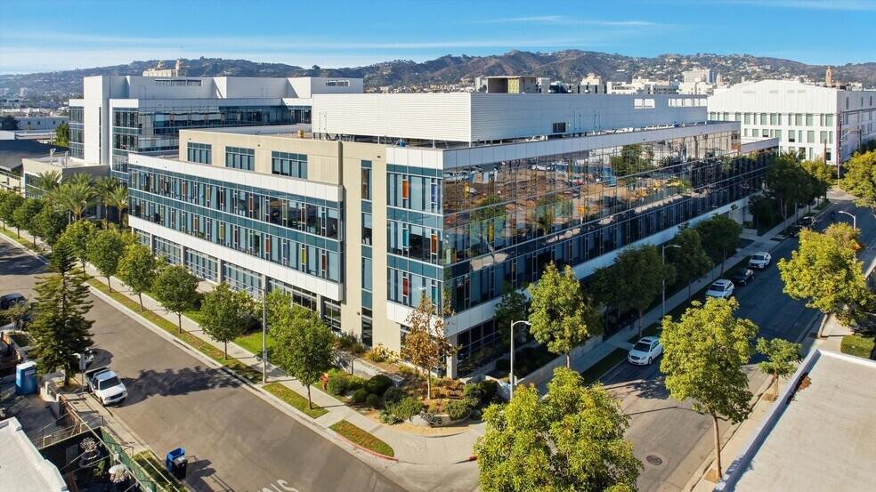 6555 Barton Ave, Los Angeles, CA à louer - Photo de l’immeuble – Image 2 sur 34