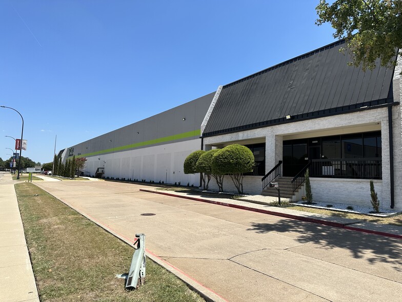 2200-2202 E Randol Mill Rd, Arlington, TX à louer - Photo de l’immeuble – Image 1 sur 23