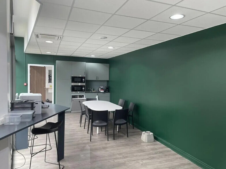 Local d’activités dans Paris à louer - Photo intérieure – Image 3 sur 40