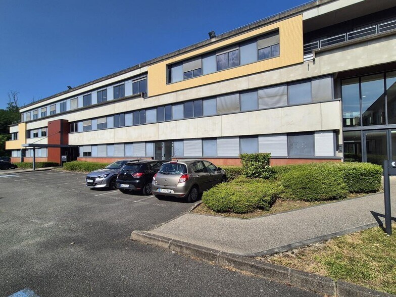 Bureau dans Champs-sur-Marne à louer - Photo de l’immeuble – Image 2 sur 5