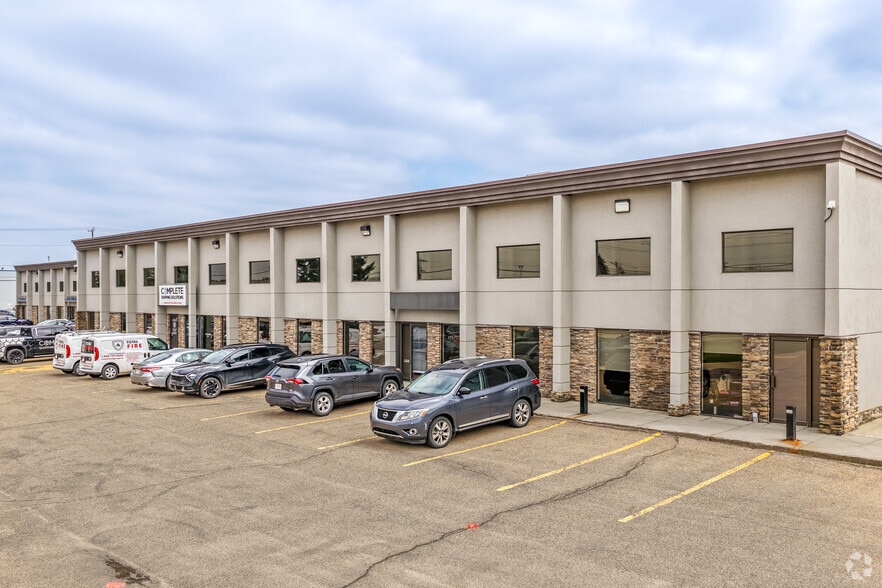 12719 149 St NW, Edmonton, AB à louer - Photo principale – Image 1 sur 4