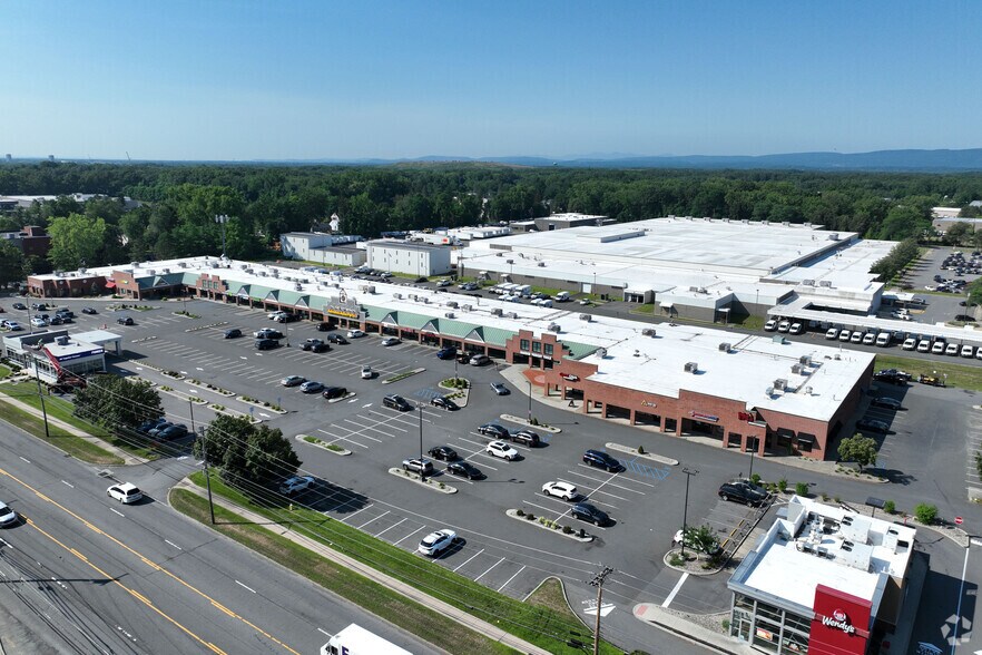 1770 Central Ave, Colonie, NY à louer - Photo principale – Image 1 sur 7