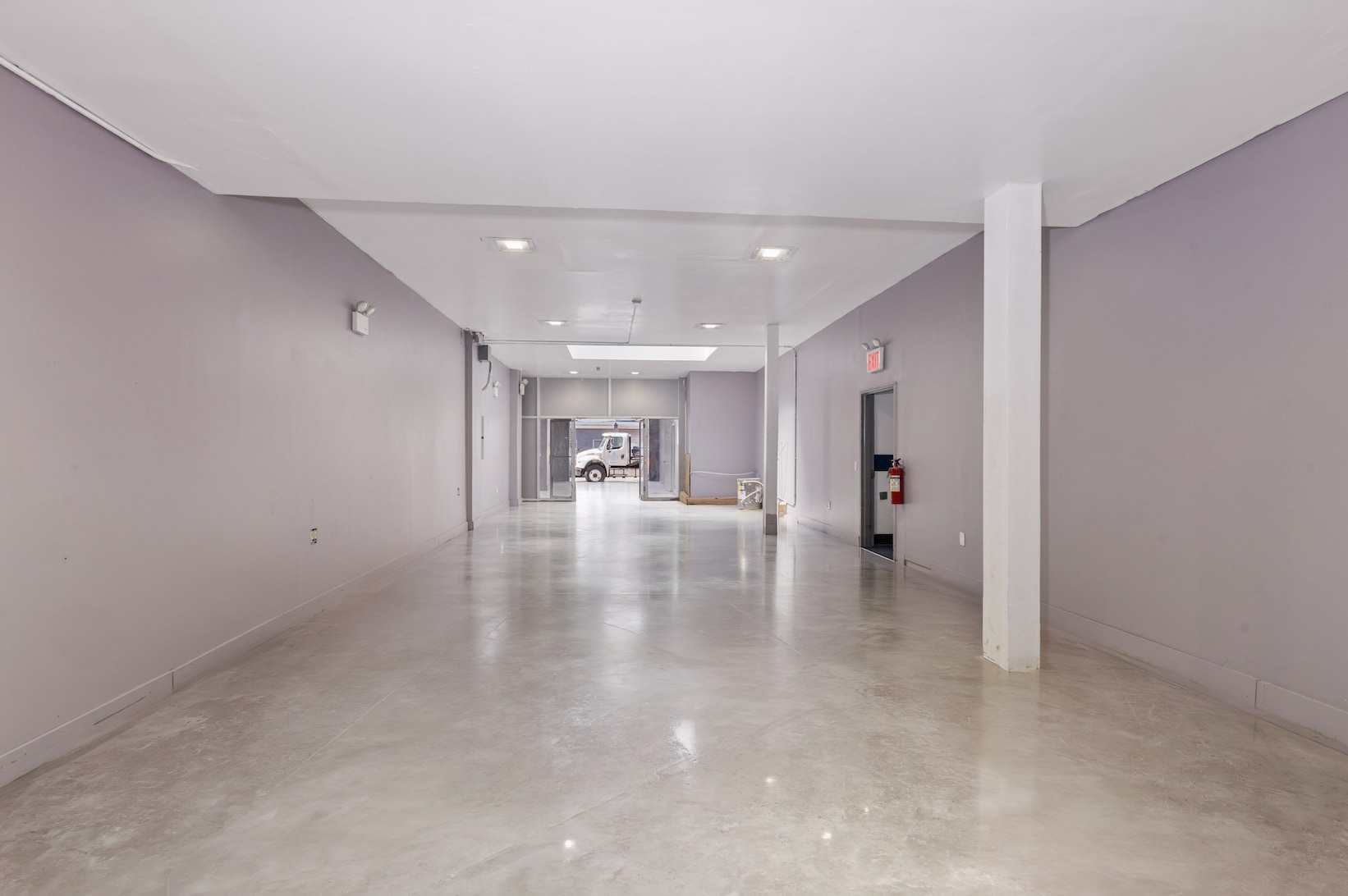 8711 118th St, Richmond Hill, NY à louer Photo principale– Image 1 sur 13