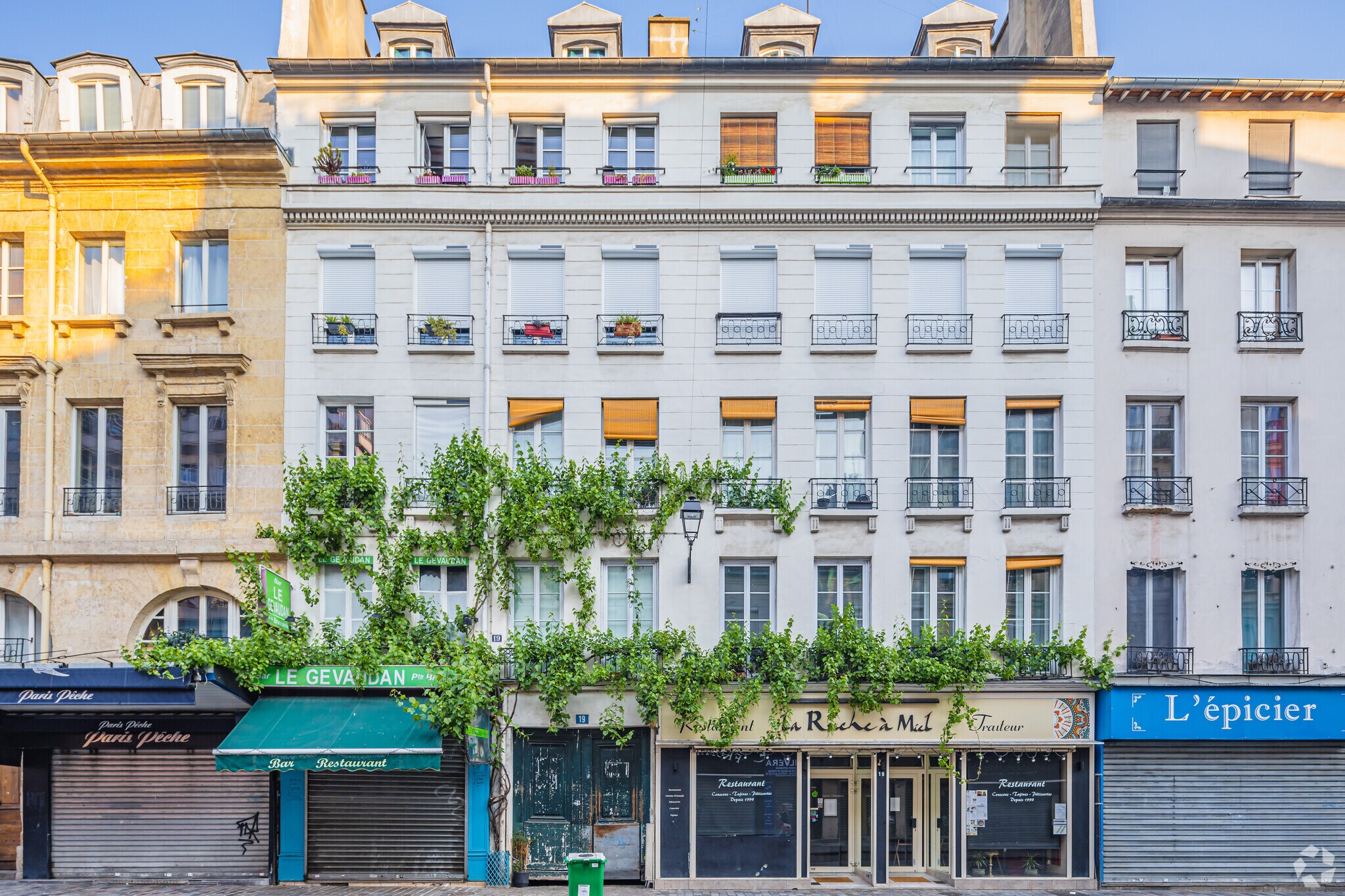 Immeuble residentiel dans Paris à vendre Photo principale– Image 1 sur 3