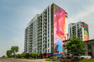 Plus de détails pour 2990 Boul Saint-Martin O, Laval, QC - Logement à vendre