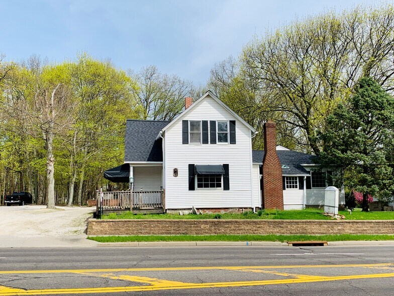 3527 Darrow Rd, Stow, OH à vendre - Photo de l’immeuble – Image 1 sur 22