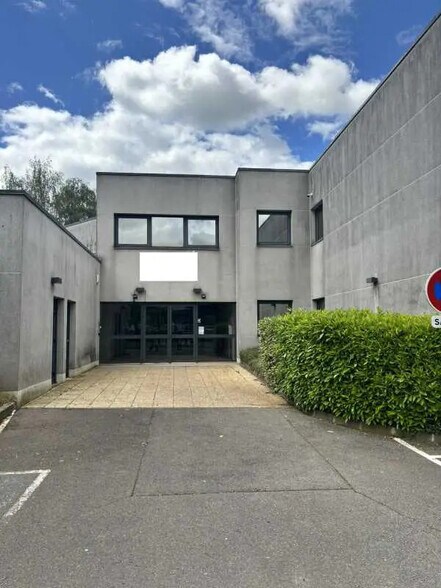 Bureau dans Bussy-Saint-Georges à louer - Photo de l’immeuble – Image 2 sur 10