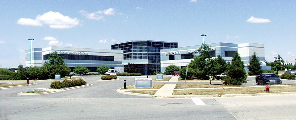 4050-4100 Healthway Dr, Aurora, IL à louer - Photo de l’immeuble – Image 2 sur 19