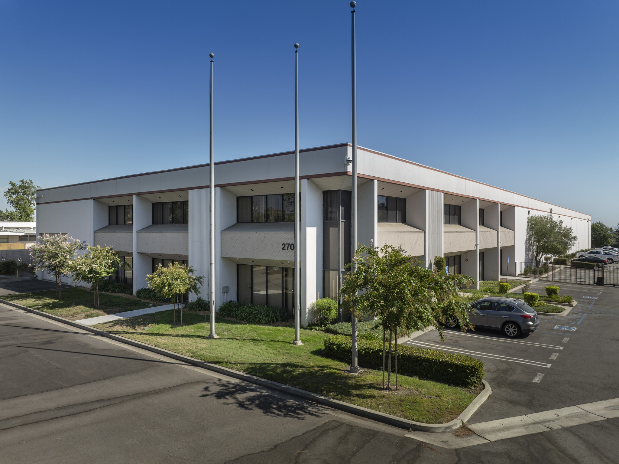 270 E Bonita Ave, Pomona, CA à louer Photo de l’immeuble– Image 1 sur 10