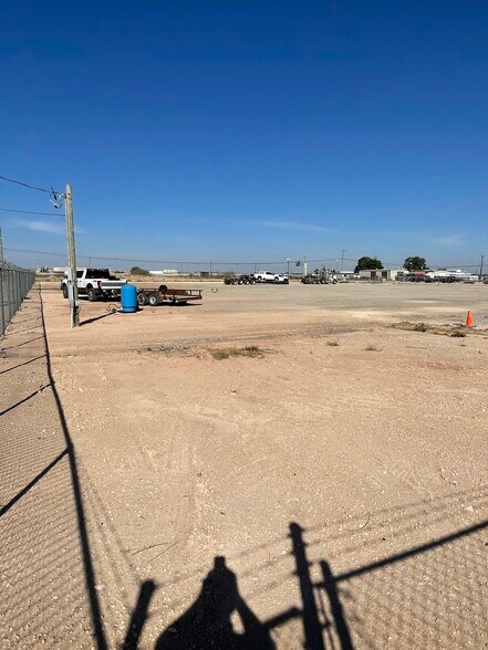 2600 County Road 1206 Rd, Midland, TX à louer - Photo principale – Image 1 sur 2