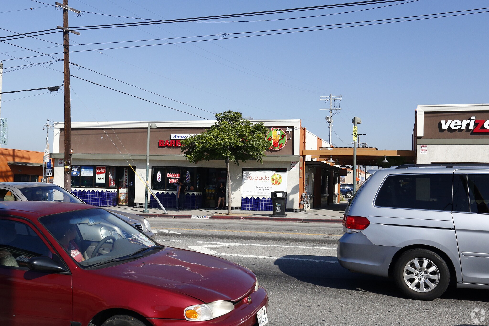 13273 Van Nuys Blvd, Pacoima, CA à louer Photo principale– Image 1 sur 6