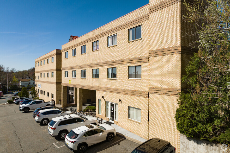 25 Pompton Ave, Verona, NJ à louer - Photo de l’immeuble – Image 2 sur 6