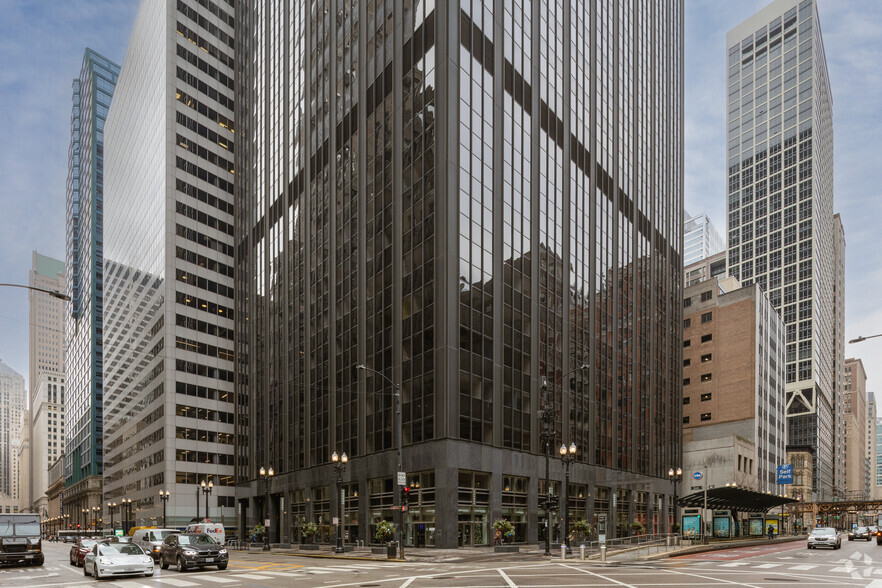 30 N LaSalle St, Chicago, IL à louer - Photo de l’immeuble – Image 2 sur 15