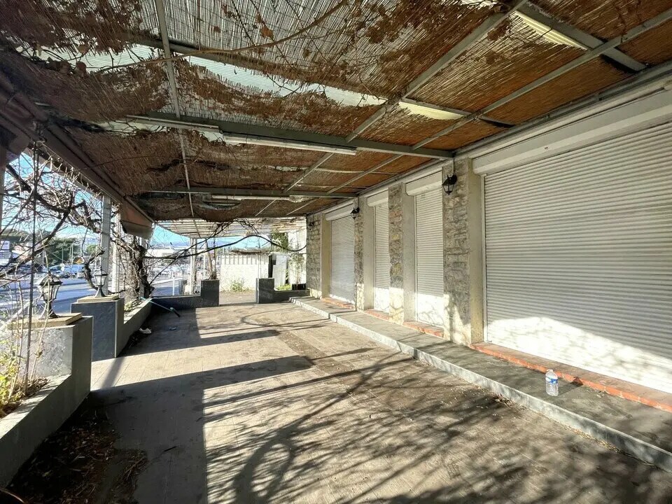 Local commercial dans Antibes à vendre Photo de l’immeuble– Image 1 sur 11