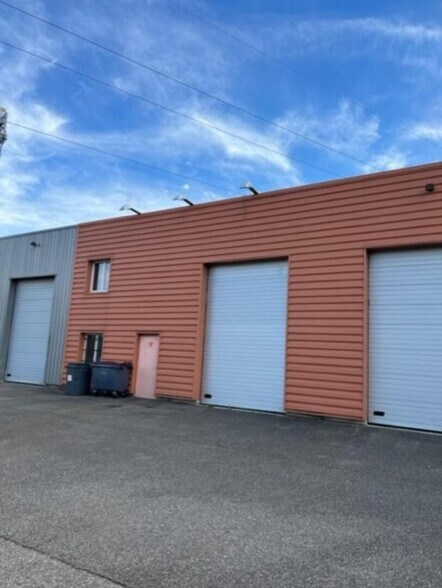 Local d’activités dans Chasse-sur-Rhône à louer - Photo de l’immeuble – Image 1 sur 1