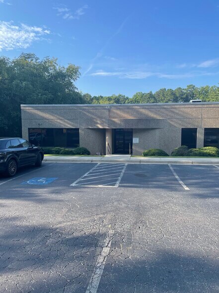 2000 Lake Park Dr SE, Smyrna, GA à louer - Photo de l’immeuble – Image 2 sur 11
