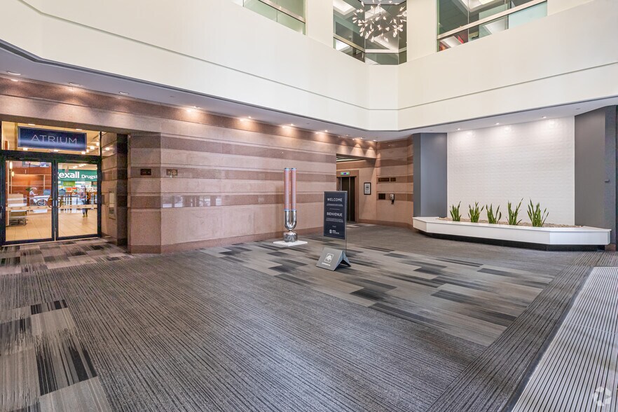 427 Laurier Ave W, Ottawa, ON à louer - Hall d’entrée – Image 2 sur 5