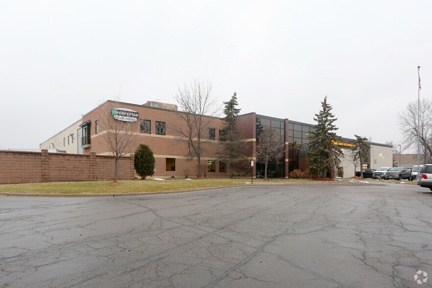 2905 Lexington Ave S, Eagan, MN à vendre - Photo de l’immeuble – Image 2 sur 6