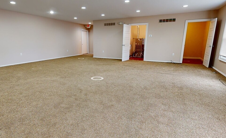 1212 E M-36, Pinckney, MI à louer - Numérisation 3D Matterport – Image 3 sur 10