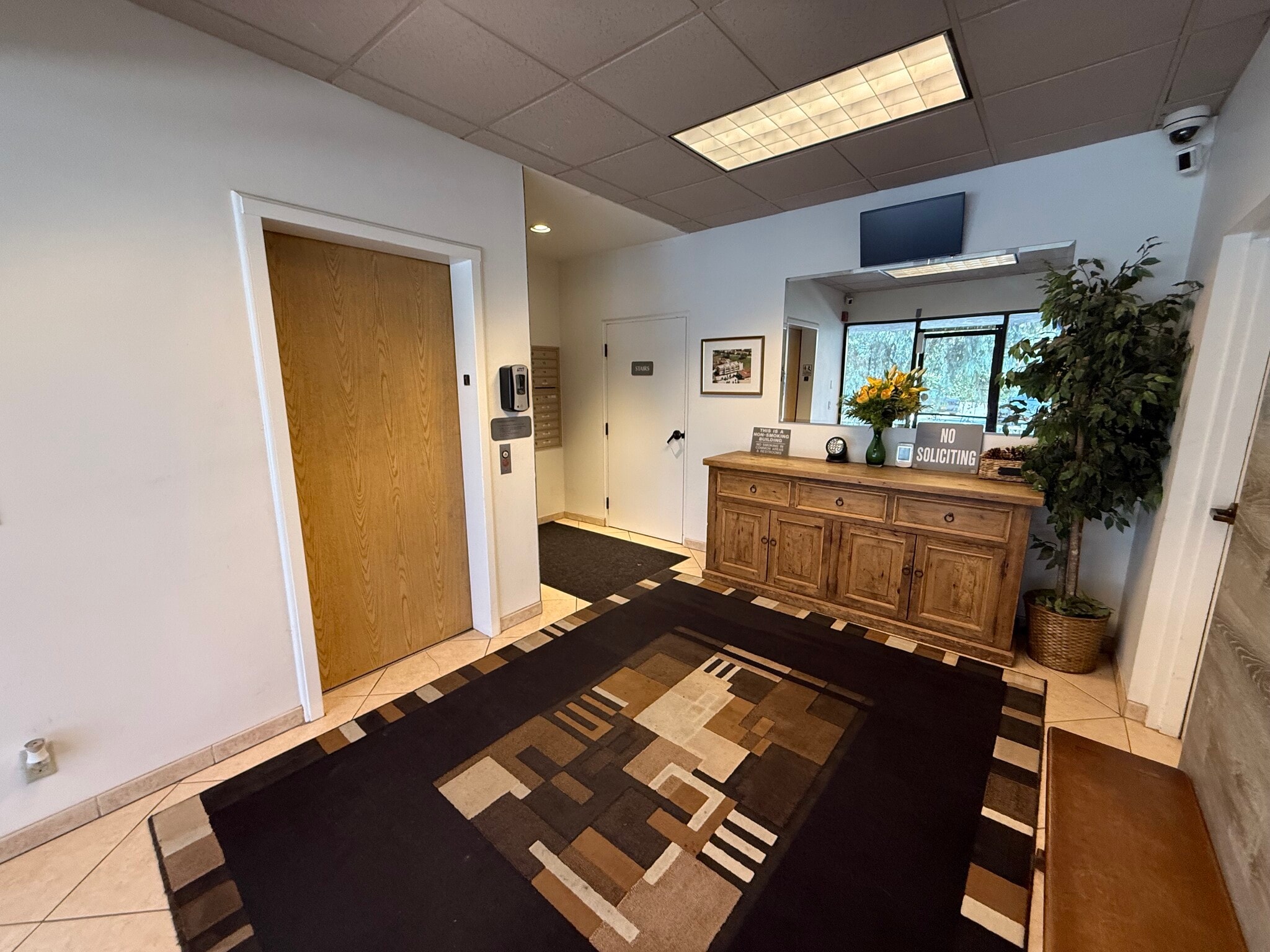 28030 Dorothy Dr, Agoura Hills, CA à louer Photo de l’immeuble– Image 1 sur 6
