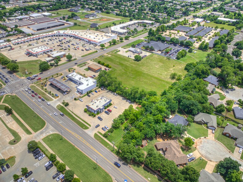 1100 W 3rd ST, Edmond, OK à vendre - Photo de l’immeuble – Image 3 sur 34