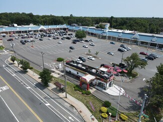 Plus de détails pour 300-318 Portion Rd, Ronkonkoma, NY - Local commercial à louer