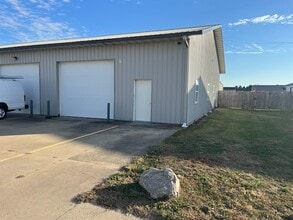 606 S Staley Rd, Champaign, IL à louer Photo intérieure– Image 1 sur 2