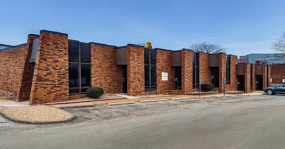 5 Worthington Access Dr, Maryland Heights, MO à louer - Photo de l’immeuble – Image 1 sur 11