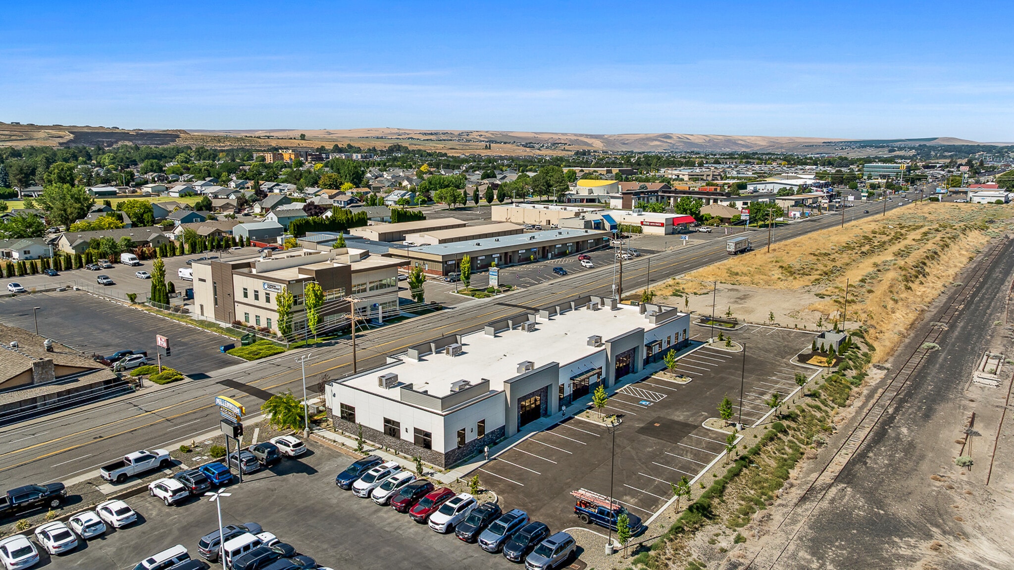 7034 W Clearwater Ave, Kennewick, WA à louer Photo de l’immeuble– Image 1 sur 8