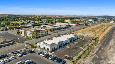 7034 W Clearwater Ave, Kennewick, WA à louer Photo de l’immeuble– Image 1 sur 8