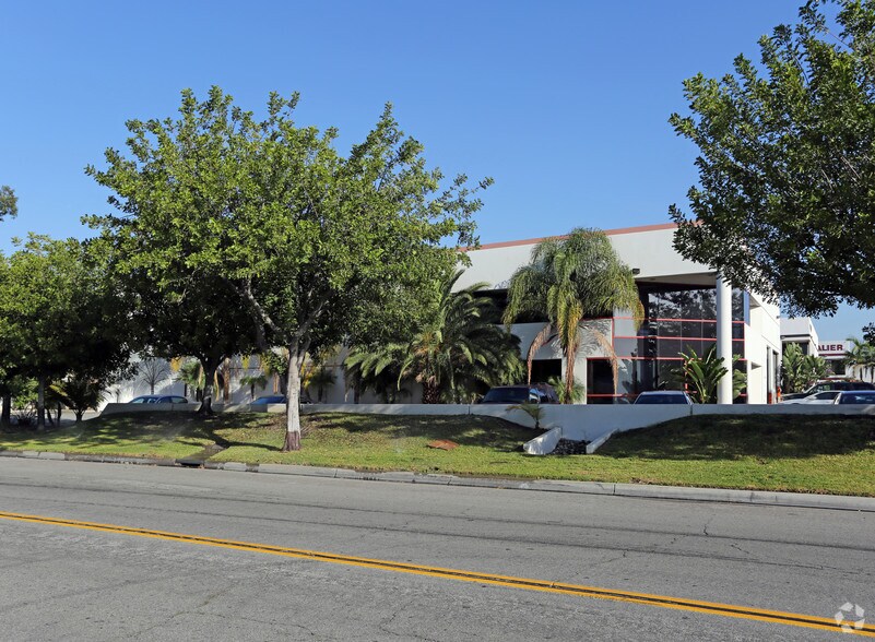 9949 Tabor Pl, Santa Fe Springs, CA à louer - Photo de l’immeuble – Image 2 sur 2
