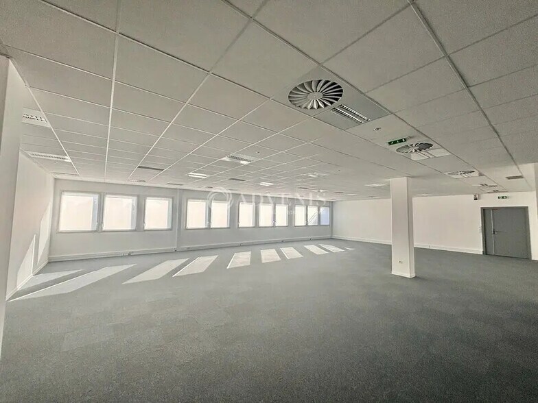 Bureau dans Bondy à louer - Photo de l’immeuble – Image 3 sur 5