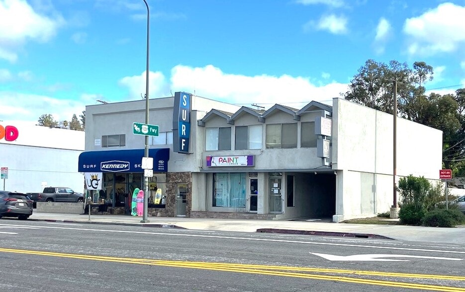 22026-22030 Ventura Blvd, Woodland Hills, CA à louer - Photo de l’immeuble – Image 1 sur 6
