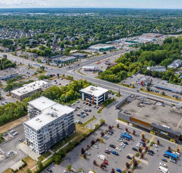 794 Boul Du Cure-Labelle, Blainville, QC à louer - Aérien – Image 3 sur 5