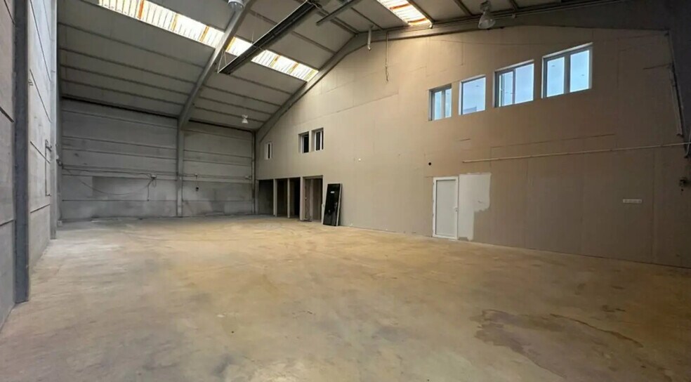 Local d’activités dans Ennery à louer - Photo intérieure – Image 2 sur 8