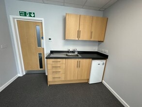 Central Ave, West Molesey à louer Photo intérieure– Image 1 sur 4