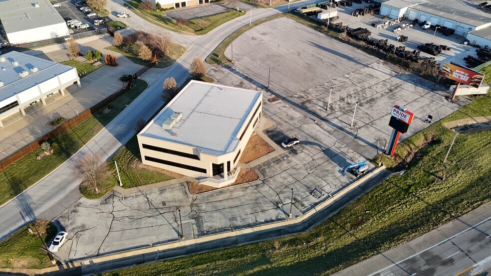 2827 N Eastgate Ave, Springfield, MO à louer - Photo de l’immeuble – Image 2 sur 6