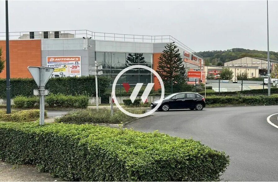 Local commercial dans Saint-Brice-sous-Forêt à louer - Photo de l’immeuble – Image 1 sur 7