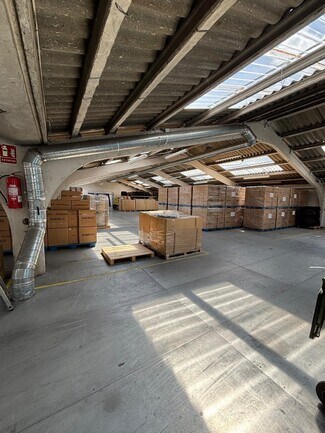 Plus de détails pour Industriel/Logistique à louer