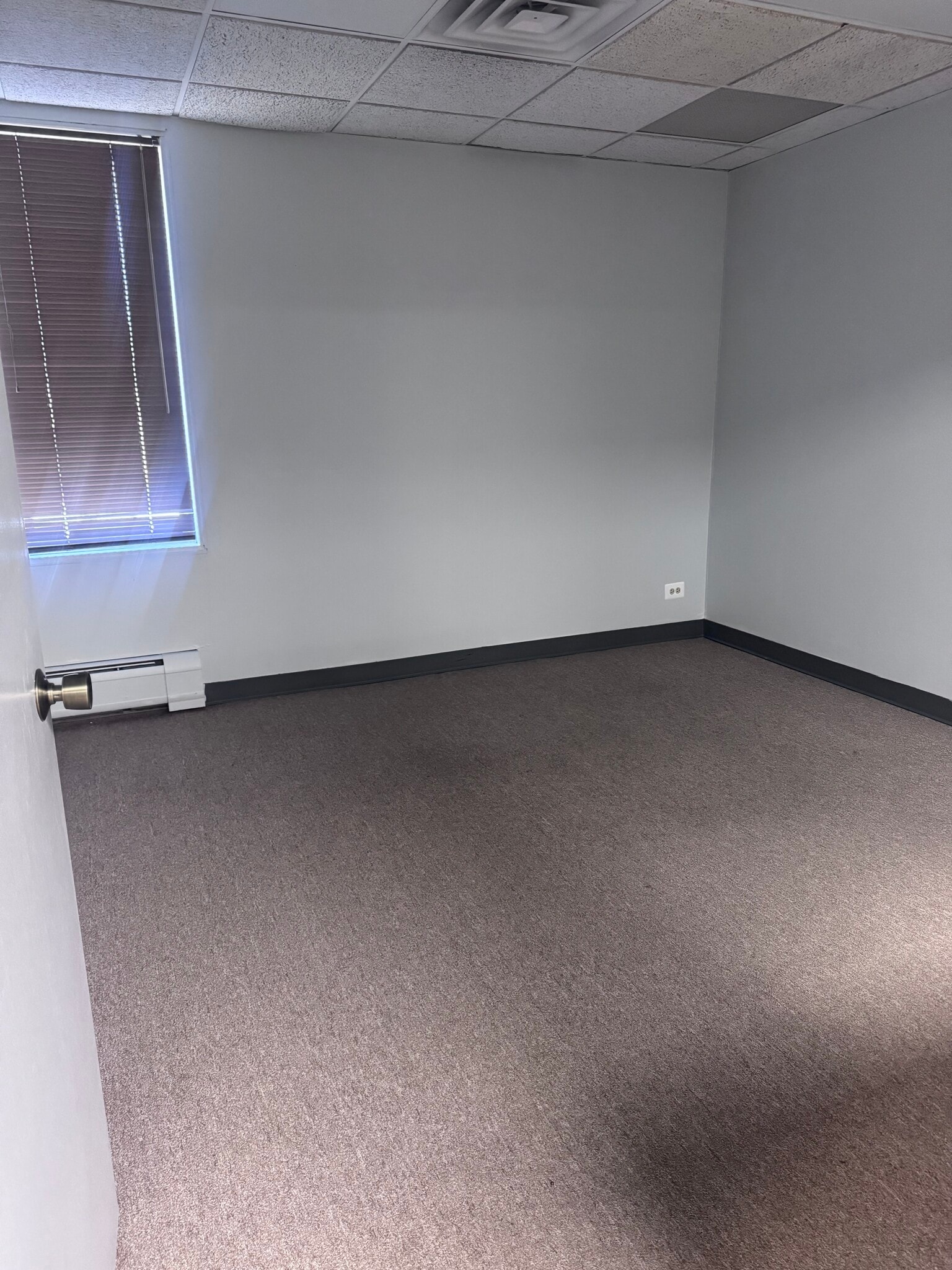 11-21 N Skokie Hwy, Lake Bluff, IL à louer Photo intérieure– Image 1 sur 7