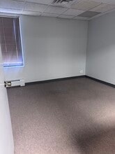 11-21 N Skokie Hwy, Lake Bluff, IL à louer Photo intérieure– Image 1 sur 7