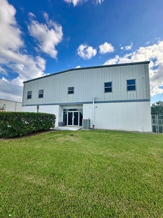 Plus de détails pour 7465 Commercial Cir, Fort Pierce, FL - Industriel/Logistique à vendre